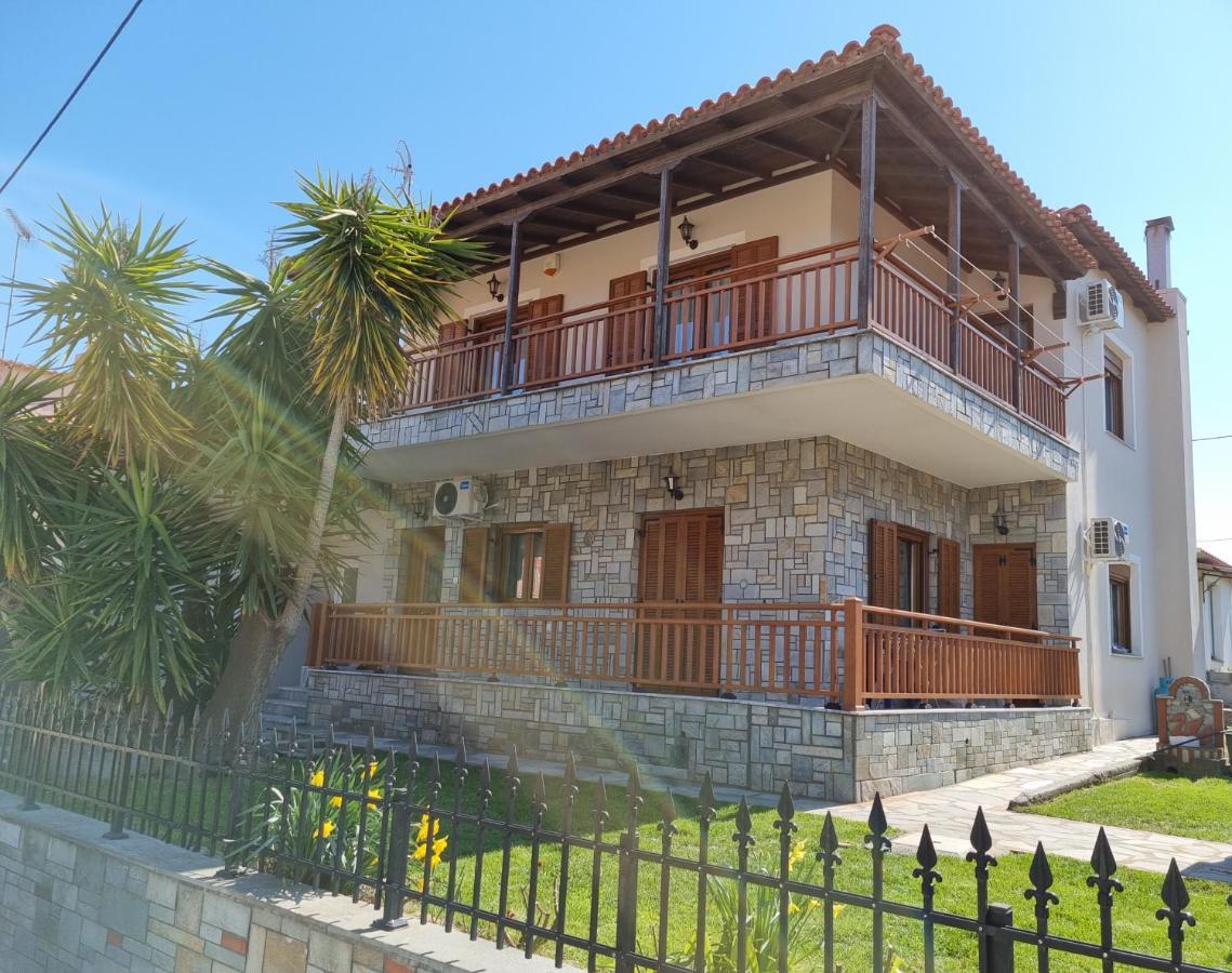 Chriselia Apartment Nea Roda Exterior foto
